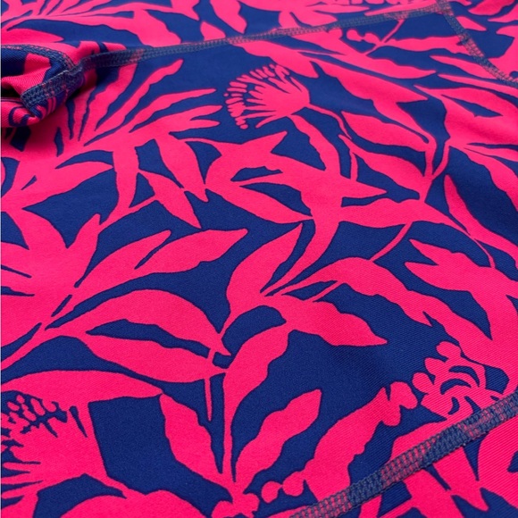 EUC Lilly Pulitzer Luxletic Weekender 24” Midi Leggings - Picture 9 of 9